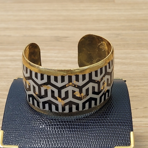 Evocateur Hera Cuff - Picture 7 of 12
